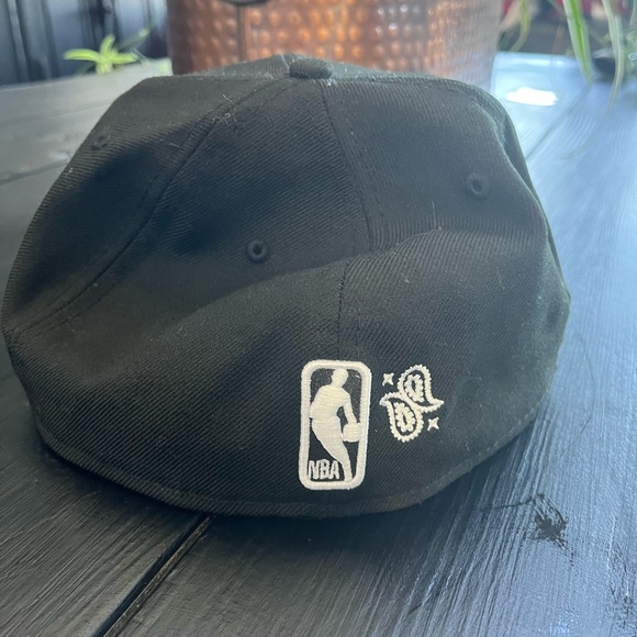 LIKE NEW: Toronto Raptors fitted cap - Picture 2 of 3